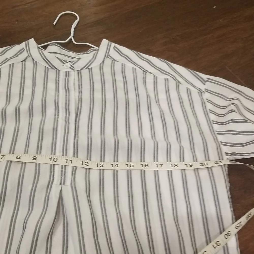 Banana Republic Long Sleeve 3/4 Button Pullover Top - Picture 4 of 7